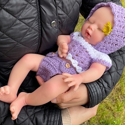Boneca Reborn Corpo Inteiro Silicone Nora, Mini Bebé  Menina  Prematuro 1,4kg, 34cm, Boneca Terapia Realista, Banhável, Presente de Aniversário