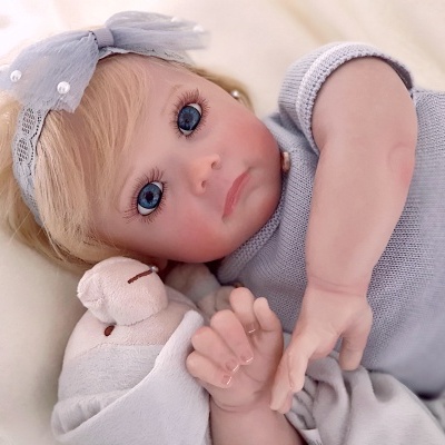 Boneca Reborn Grande Menina Tânia, Cabelo Loiro Realista Enraizado, Altura 60 cms, Peso 2 kgs, Presente Perfeito para Meninas Boneca Reborn Grande Menina Tânia, Cabelo Loiro Realista Enraizado, Altura 60 cms, Peso 2 kgs, Presente Perfeito para Meninas