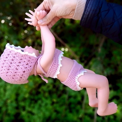 Boneca Bebé Reborn Catarina Corpo Inteiro Silicone Sólido, 34cm Mini Prematuro, Banhável, Presente de Aniversário Perfeito