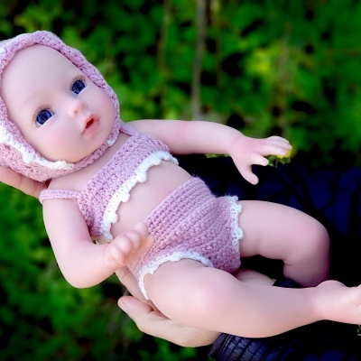 Boneca Bebé Reborn Catarina Corpo Inteiro Silicone Sólido, 34cm Mini Prematuro, Banhável, Presente de Aniversário Perfeito