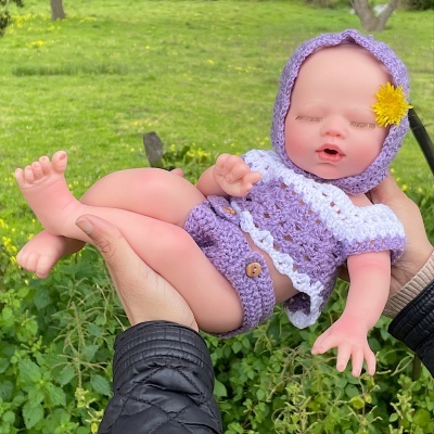 Boneca Reborn Corpo Inteiro Silicone Nora, Mini Bebé  Menina  Prematuro 1,4kg, 34cm, Boneca Terapia Realista, Banhável, Presente de Aniversário