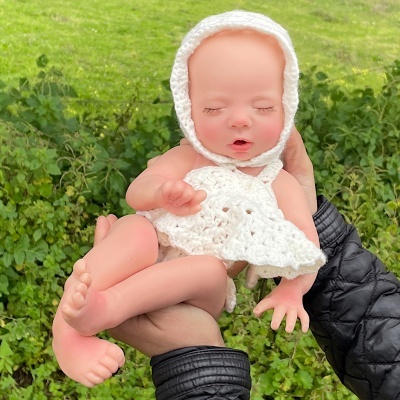 Boneca Reborn de Silicone de Corpo Inteiro a Beber e a Molhar – Lílian, 34cm Bebé Prematuro Menina Realista, Banhável, Presente Ideal para Meninas