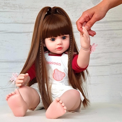 Bebé reborn com jardineiras vermelhas e brancas, Boneca para bebé, 60 cm, vinil macio, corpo em tecido, bonecas de princesa realistas e bonitas, cabelo castanho Bebé reborn com jardineiras vermelhas e brancas, Boneca para bebé, 60 cm, vinil macio, corpo em tecido, bonecas de princesa realistas e bonitas, cabelo castanho