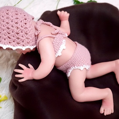 Boneca Bebé Reborn Catarina Corpo Inteiro Silicone Sólido, 34cm Mini Prematuro, Banhável, Presente de Aniversário Perfeito