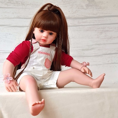 Bebé reborn com jardineiras vermelhas e brancas, Boneca para bebé, 60 cm, vinil macio, corpo em tecido, bonecas de princesa realistas e bonitas, cabelo castanho Bebé reborn com jardineiras vermelhas e brancas, Boneca para bebé, 60 cm, vinil macio, corpo em tecido, bonecas de princesa realistas e bonitas, cabelo castanho