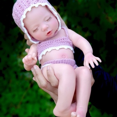 Boneca Bebe Reborn com Sistema de Bebida e Molhada, Lílian, Silicone de Corpo Inteiro, 34cms, 1,3Kgs, Boneca de terapia, Banháve Boneca Bebe Reborn com Sistema de Bebida e Molhada, Lílian, Silicone de Corpo Inteiro, 34cms, 1,3Kgs, Boneca de terapia, Banháve