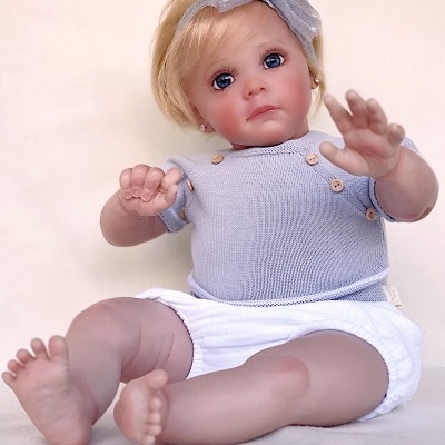 Boneca Reborn Grande Menina Tânia, Cabelo Loiro Realista Enraizado, Altura 60 cms, Peso 2 kgs, Presente Perfeito para Meninas Boneca Reborn Grande Menina Tânia, Cabelo Loiro Realista Enraizado, Altura 60 cms, Peso 2 kgs, Presente Perfeito para Meninas