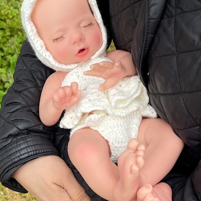Boneca Reborn de Silicone de Corpo Inteiro a Beber e a Molhar – Lílian, 34cm Bebé Prematuro Menina Realista, Banhável, Presente Ideal para Meninas