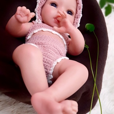 Boneca Bebé Reborn Catarina Corpo Inteiro Silicone Sólido, 34cm Mini Prematuro, Banhável, Presente de Aniversário Perfeito