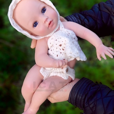 Bebé Reborn Menina Corpo Inteiro Silicone Catarina, 34cm, Menina Prematura Realista, 1,2kg, Anatomicamente Correcto, Banhável