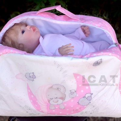 Boneca reborn Sofie bebé recém-nascido com cabelo enraizado, 2Kgs, numa bolsa de transporte, cabeça flexível realista, Ideal para Doll Therapy Boneca reborn Sofie bebé recém-nascido com cabelo enraizado, 2Kgs, numa bolsa de transporte, cabeça flexível realista, Ideal para Doll Therapy