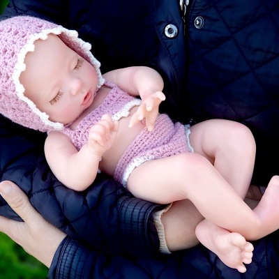 Boneca Bebe Reborn com Sistema de Bebida e Molhada, Lílian, Silicone de Corpo Inteiro, 34cms, 1,3Kgs, Boneca de terapia, Banháve Boneca Bebe Reborn com Sistema de Bebida e Molhada, Lílian, Silicone de Corpo Inteiro, 34cms, 1,3Kgs, Boneca de terapia, Banháve