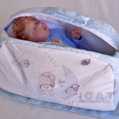 Bebé Reborn Menino Martim Recém-nascido com Cabelo Enraizado, Boneca de Dormir Totalmente Pesada, 2kgs, 50cms, Em Bolsa de Transporte, Cabeça Flexível, Corpo em Pano Bebé Reborn Menino Martim Recém-nascido com Cabelo Enraizado, Boneca de Dormir Totalmente Pesada, 2kgs, 50cms, Em Bolsa de Transporte, Cabeça Flexível, Corpo em Pano