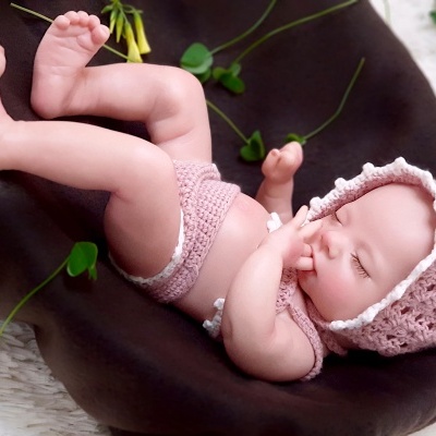 Boneca Bebe Reborn com Sistema de Bebida e Molhada, Lílian, Silicone de Corpo Inteiro, 34cms, 1,3Kgs, Boneca de terapia, Banháve Boneca Bebe Reborn com Sistema de Bebida e Molhada, Lílian, Silicone de Corpo Inteiro, 34cms, 1,3Kgs, Boneca de terapia, Banháve