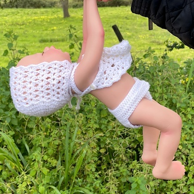 Boneca Reborn Menina Corpo Inteiro Silicone Nora, Mini Bebé Prematuro 1,4 kg, 34 cm, Realista a Dormir, Anatomicamente Correcto e Banhável