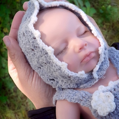 Boneca Reborn em Silicone de Corpo Inteiro, Mini Bebé Prematuro 1kg, 30cm, Realista a Dormir, Anatomicamente Correcto e Banhável