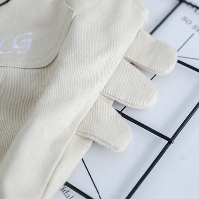 Jardineiras com t-shirt listrada