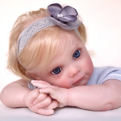 Boneca Reborn Grande Menina Tânia, Cabelo Loiro Realista Enraizado, Altura 60 cms, Peso 2 kgs, Presente Perfeito para Meninas
