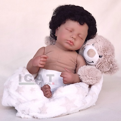 Boneca  Bebé Reborn Menina Nia, Cabelo Afro Enraizado Realista, Pesando 1,5 kg, Cabeça Flexível, Corpo de Tecido, Pele Escura, Birracial