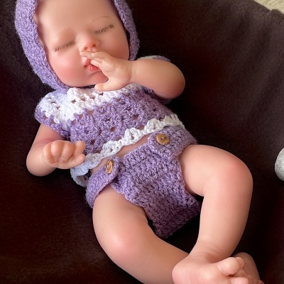 Boneca Reborn Corpo Inteiro Silicone Nora, Mini Bebé  Menina  Prematuro 1,4kg, 34cm, Boneca Terapia Realista, Banhável, Presente de Aniversário