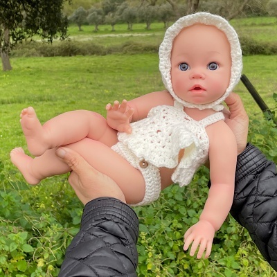 Boneca Reborn de Silicone Sólido de Corpo Inteiro Belle, 40cms, Acordada com os Olhos Abertos, Banhável, Presente de Aniversário Ideal