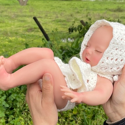 Boneca Reborn de Silicone de Corpo Inteiro a Beber e a Molhar – Lílian, 34cm Bebé Prematuro Menina Realista, Banhável, Presente Ideal para Meninas