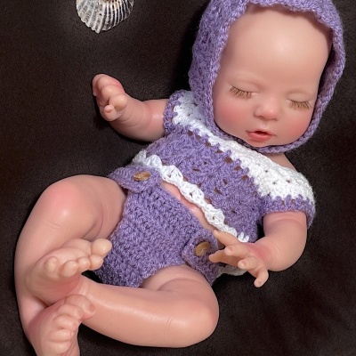 Boneca Bebê Reborn Lílian Com Função Beber e Molhar, Silicone Sólido Competo Realista, Prematuro, 34cms, 1,3Kgs, Pode Tomar Banho