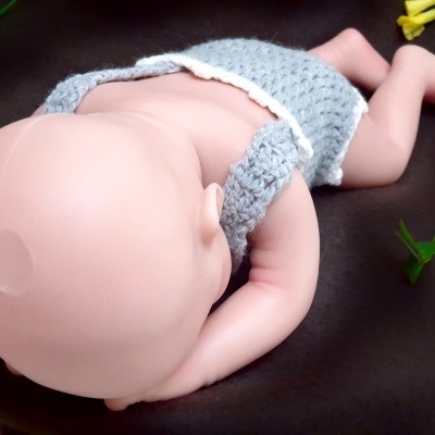 Boneca Reborn em Silicone de Corpo Inteiro, Mini Bebé Prematuro 1kg, 30cm, Realista a Dormir, Anatomicamente Correcto e Banhável
