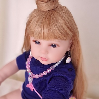 Boneca bebé reborn, boneca fofa com cabelo loiro, 58 cm, corpo em tecido de vinil macio, boneca infantil realista e realista, um presente de aniversário perfeito!