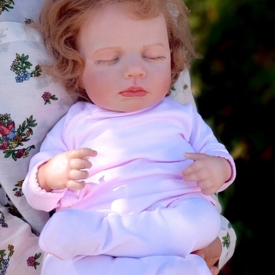 Bebé Reborn Menina Maria com Cabelo Enraizado, boneca recém-nascida, peso 2kgs, 4.4lbs, 18” 45 cms, vem num bolsa para transporte, cabeça flexível, corpo de pano, boneca de bem-estar para adultos