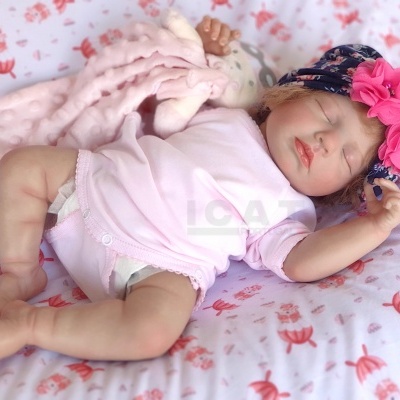 Boneca Reborn Newborn Realista Rapariga 'Sara' com Cabelo Enraizado, Peso 2 kg, com Bolsa de Transporte , Boneca de terapia, Uma boneca que ela guardará para sempre!