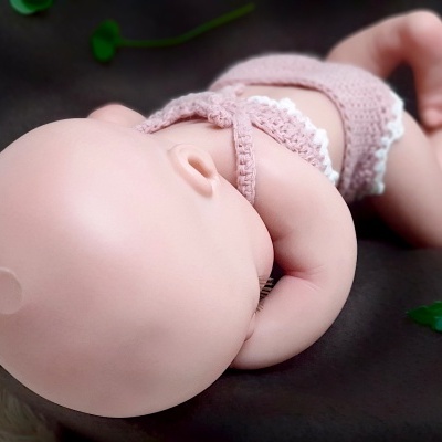 Boneca Bebe Reborn com Sistema de Bebida e Molhada, Lílian, Silicone de Corpo Inteiro, 34cms, 1,3Kgs, Boneca de terapia, Banháve Boneca Bebe Reborn com Sistema de Bebida e Molhada, Lílian, Silicone de Corpo Inteiro, 34cms, 1,3Kgs, Boneca de terapia, Banháve