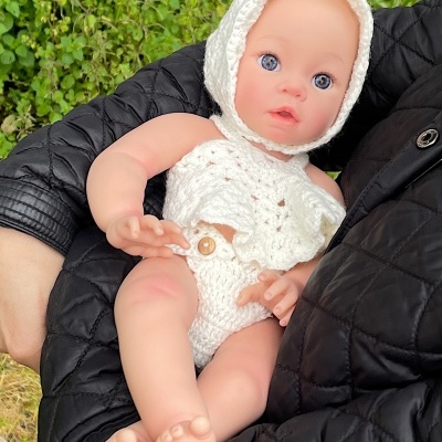 Boneca Reborn de Silicone Sólido de Corpo Inteiro Belle, 40cms, Acordada com os Olhos Abertos, Banhável, Presente de Aniversário Ideal