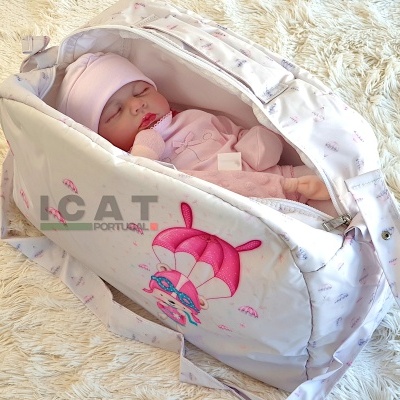 Bebé Reborn Menina Maria com Cabelo Enraizado, boneca recém-nascida, peso 2kgs, 4.4lbs, 18” 45 cms, vem num bolsa para transporte, cabeça flexível, corpo de pano, boneca de bem-estar para adultos