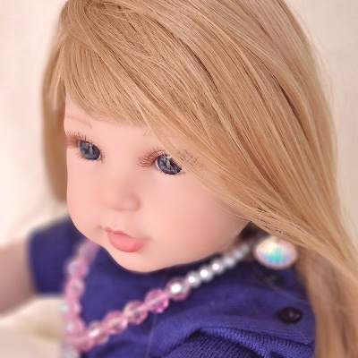 Boneca bebé reborn, boneca fofa com cabelo loiro, 58 cm, corpo em tecido de vinil macio, boneca infantil realista e realista, um presente de aniversário perfeito!