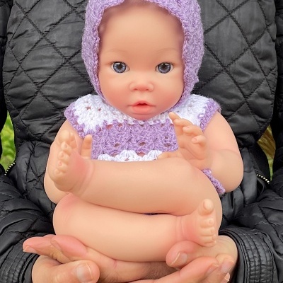 Boneca Reborn Menina Corpo Inteiro Silicone Belle, 1,6 kg, 40 cm, Boneca Realista Acordada com Olhos Abertos, Banhável, Entrega Rápida