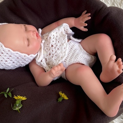Boneca Reborn Menina Corpo Inteiro Silicone Nora, Mini Bebé Prematuro 1,4 kg, 34 cm, Realista a Dormir, Anatomicamente Correcto e Banhável