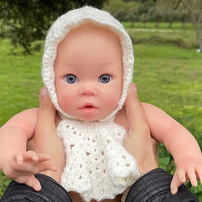 Boneca Reborn de Silicone Sólido de Corpo Inteiro Belle, 40cms, Acordada com os Olhos Abertos, Banhável, Presente de Aniversário Ideal