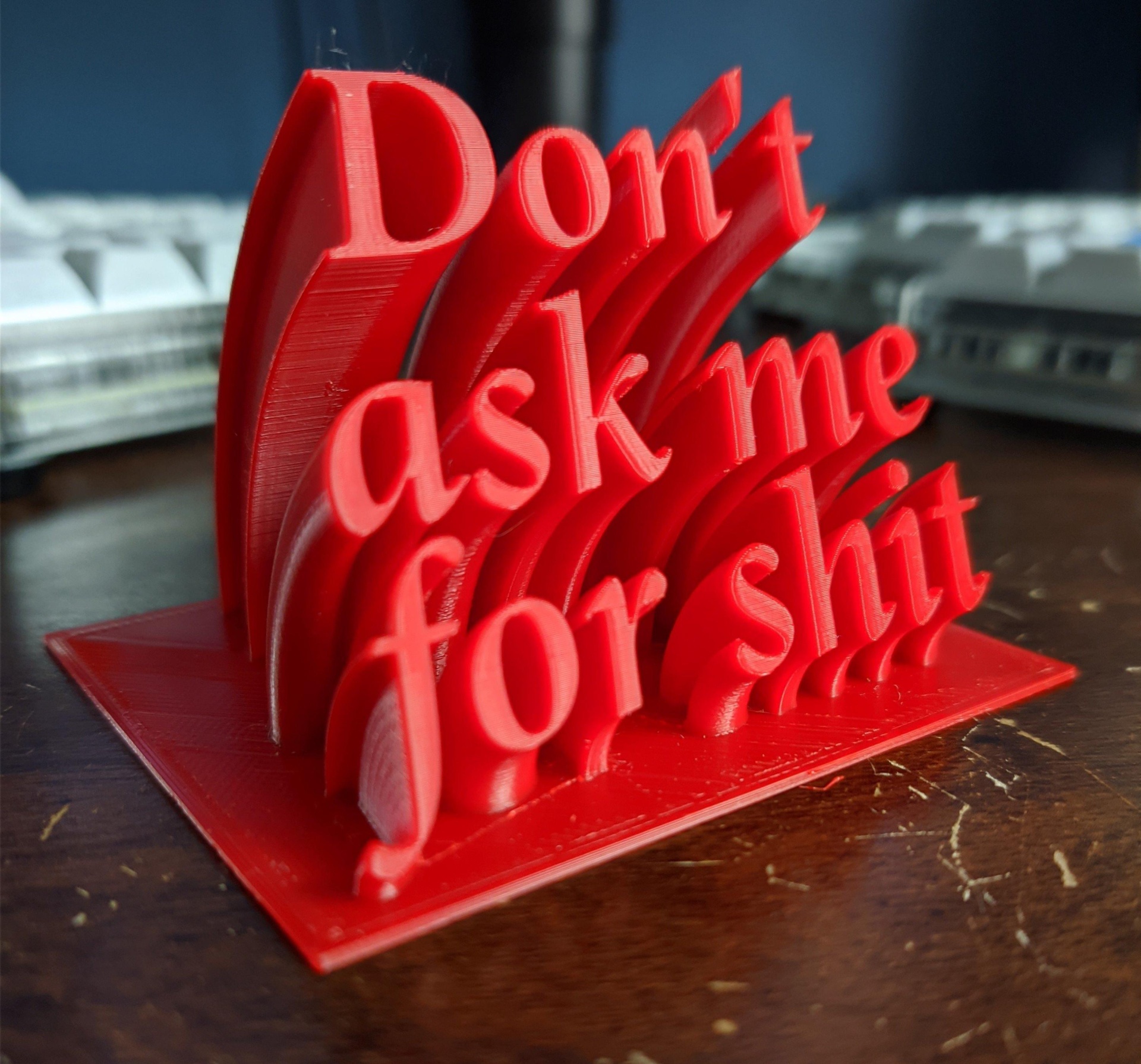 Placa de Nome Personalizada - Design Curvo (3 Linhas)