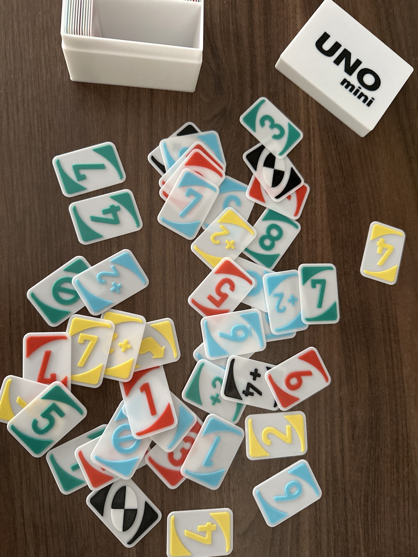 UNO Mini com Caixa | Jogo de Cartas Portátil