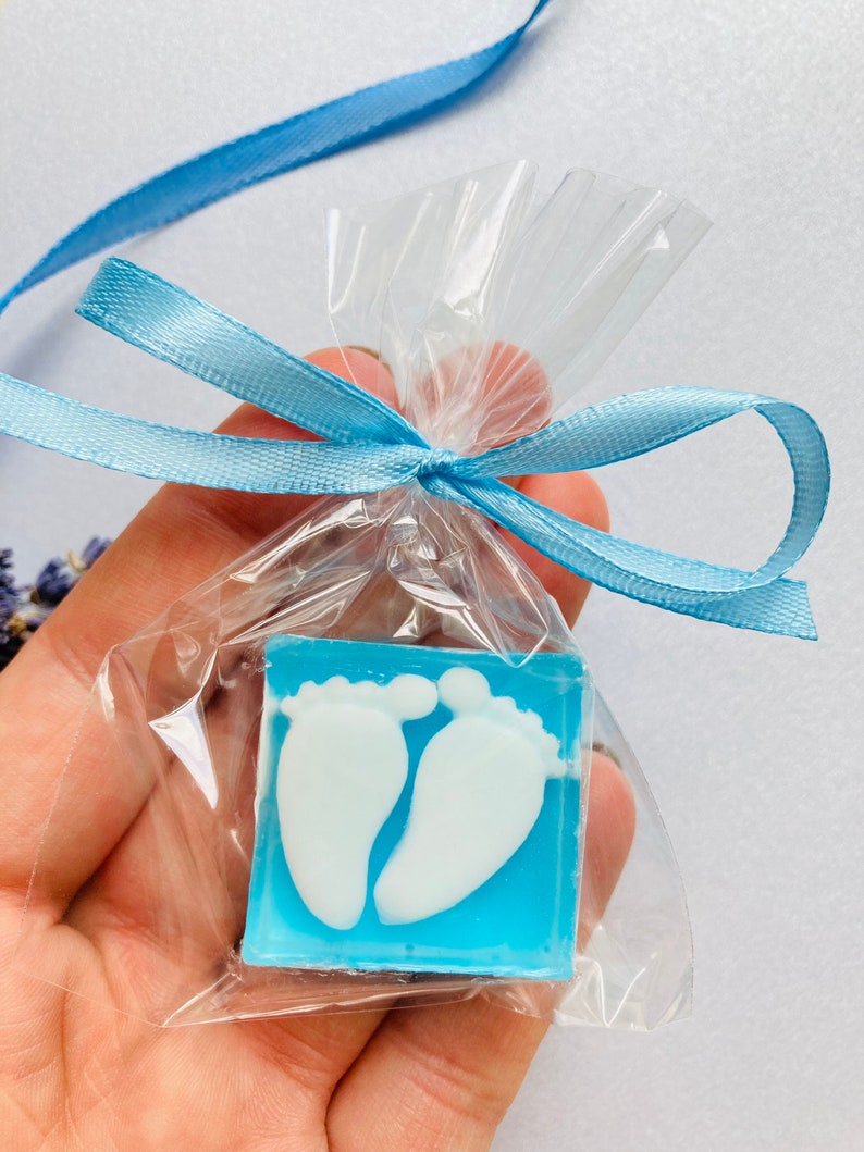 Lembrança Sabonete Mini Cubo com Pezinhos de Bebé