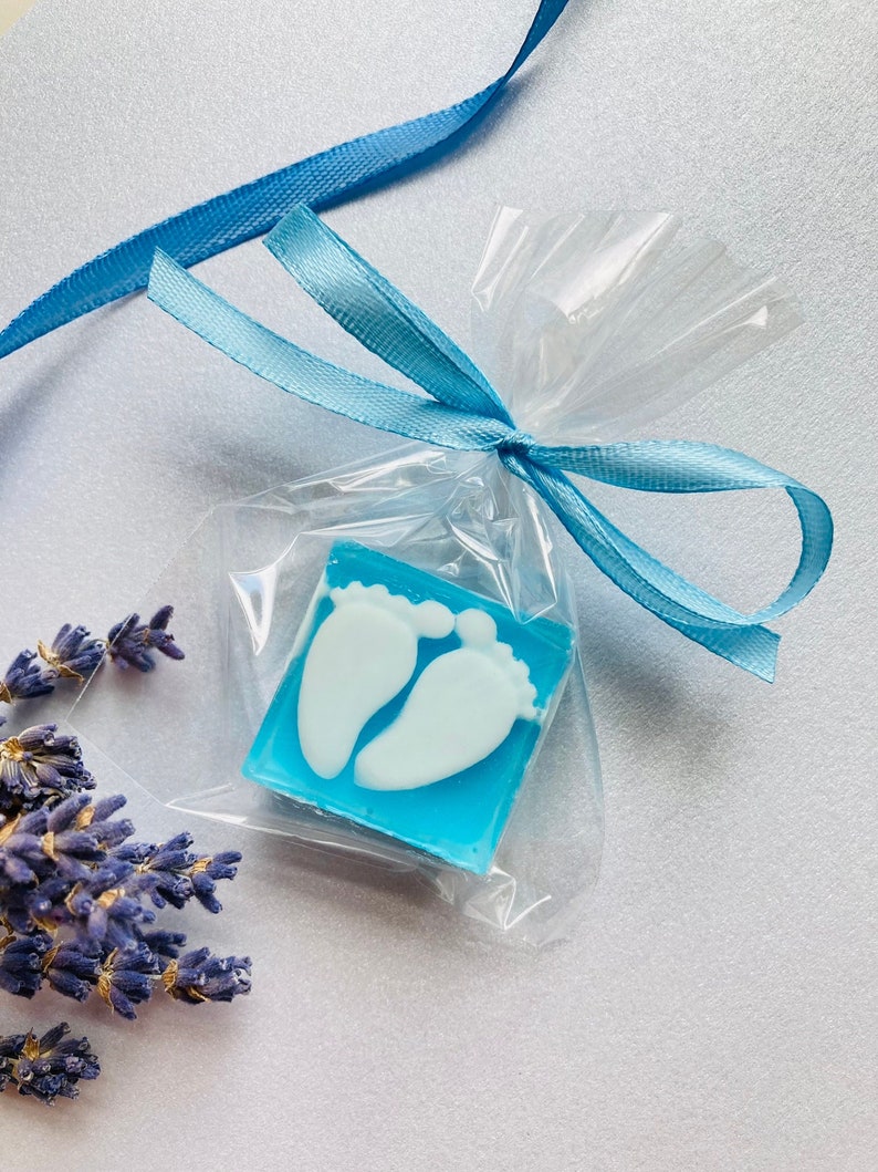 Lembrança Sabonete Mini Cubo com Pezinhos de Bebé