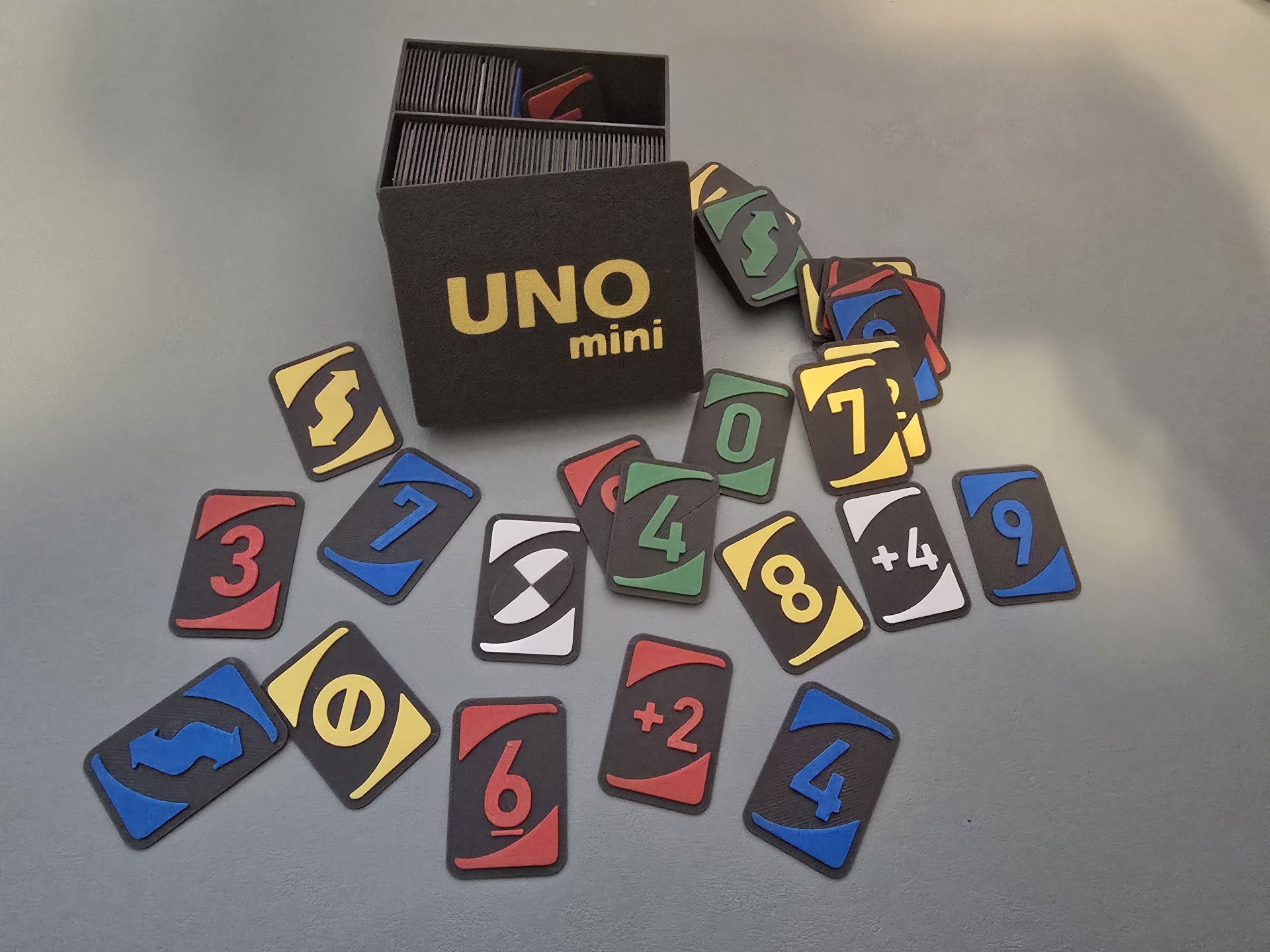 UNO Mini com Caixa | Jogo de Cartas Portátil