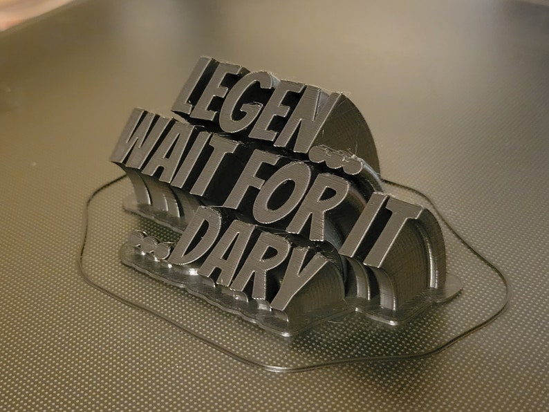 Placa de Nome Personalizada - Design Curvo (3 Linhas)