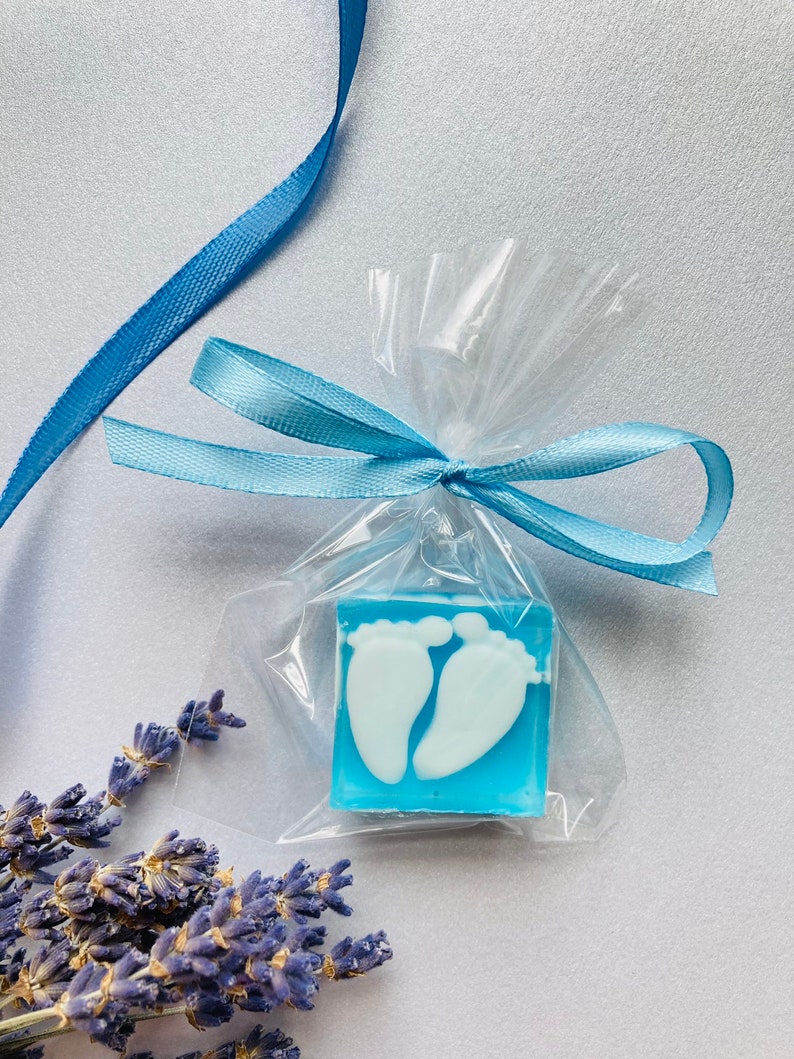 Lembrança Sabonete Mini Cubo com Pezinhos de Bebé