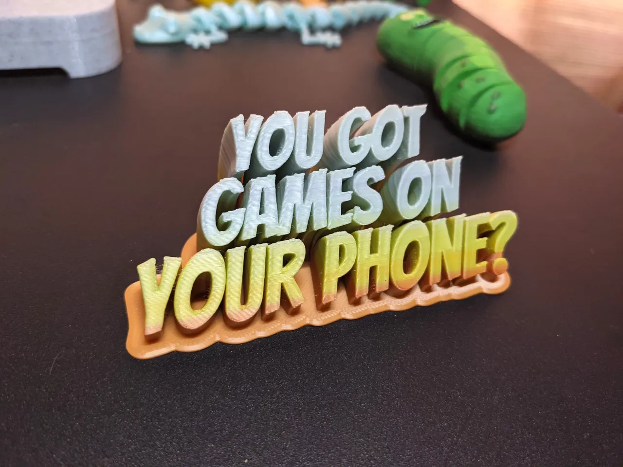 Placa de Nome Personalizada - Design Curvo (3 Linhas)