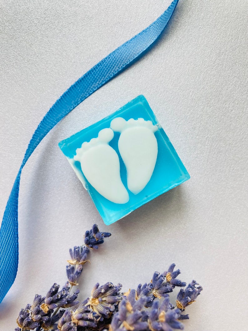 Lembrança Sabonete Mini Cubo com Pezinhos de Bebé