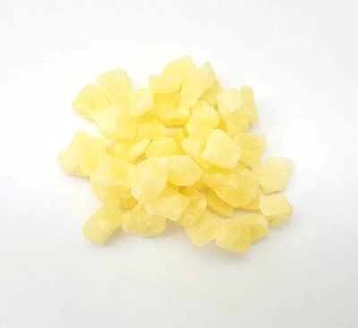 Ananás desidratado em cubos