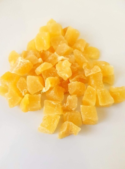 Ananás desidratado em cubos