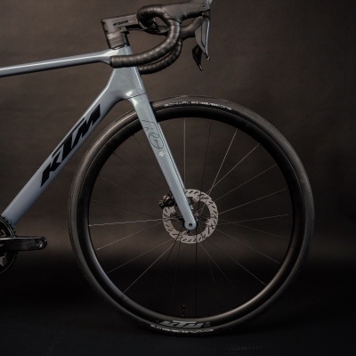 KTM Revelator Alto Elite 2026 | Bright Teal - Rodas em Carbono